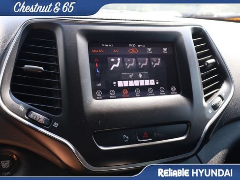 Used 2020 Jeep Cherokee Latitude Plus w/ Cold Weather Group AWD/4WD image 35