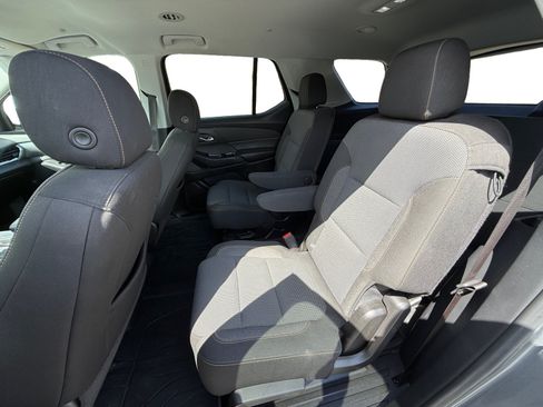 Used 2020 Chevrolet Traverse LT FWD image 16