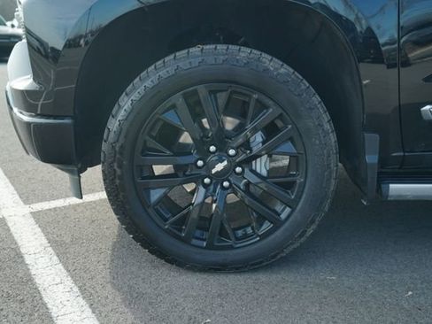 Used 2024 Chevrolet Silverado 1500 High Country image 11