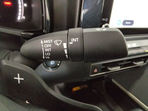 Used 2025 Toyota Camry SE image 17