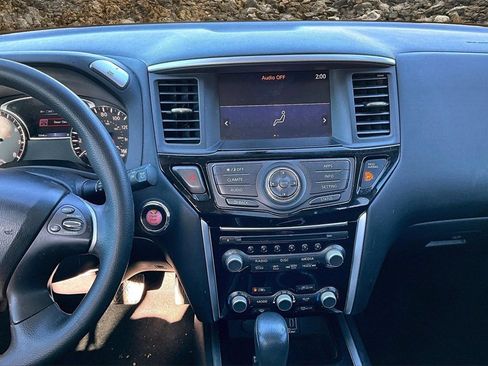 Used 2020 Nissan Pathfinder S image 6