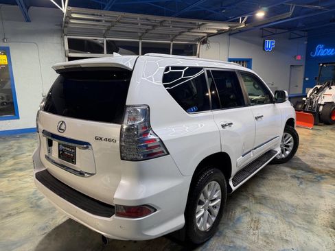 Used 2017 Lexus GX 460 image 2