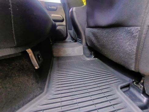 Used 2018 Toyota Tacoma SR5 w/ SR5 Appearance Package (SM) RWD image 58