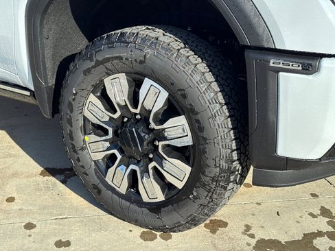 New 2026 GMC Sierra 2500 Denali w/ Denali Reserve Package image 6