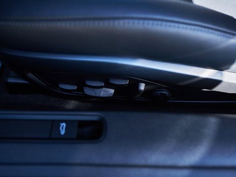 Used 2024 Porsche 911 Carrera 4S w/ Premium Package image 31