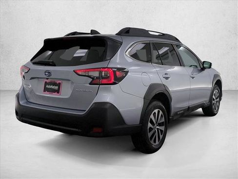 Used 2024 Subaru Outback Premium AWD/4WD image 5