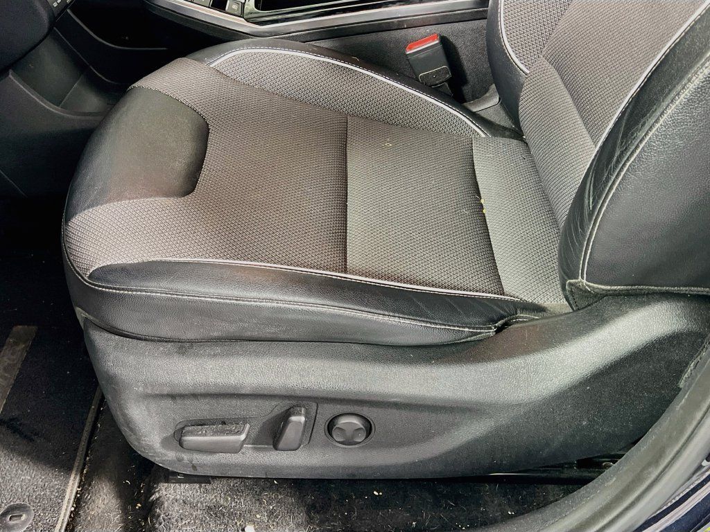 Used 2020 Kia Niro EX FWD image 12