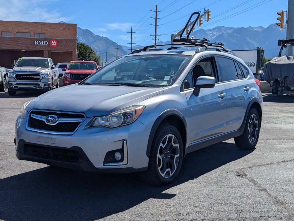Used 2017 Subaru Crosstrek 2.0i Premium w/ Moonroof Package AWD/4WD image 9