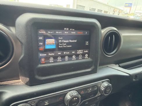 Used 2021 Jeep Gladiator Sport AWD/4WD image 14