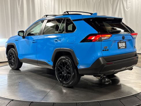 Used 2021 Toyota RAV4 XLE Premium AWD/4WD image 9