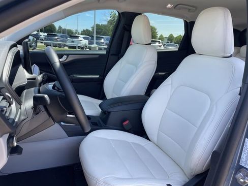 Used 2025 Ford Escape SE FWD image 25