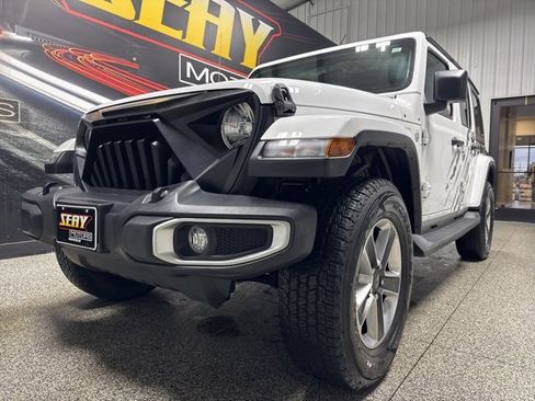 Used 2019 Jeep Wrangler Unlimited Sahara image 2