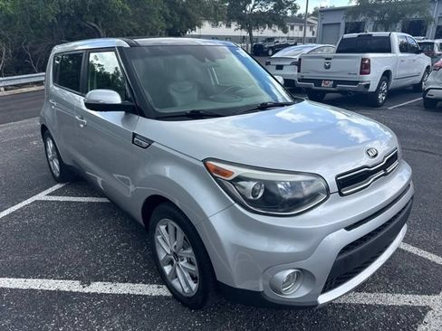 Used 2017 Kia Soul + w/ Primo Package FWD image 3