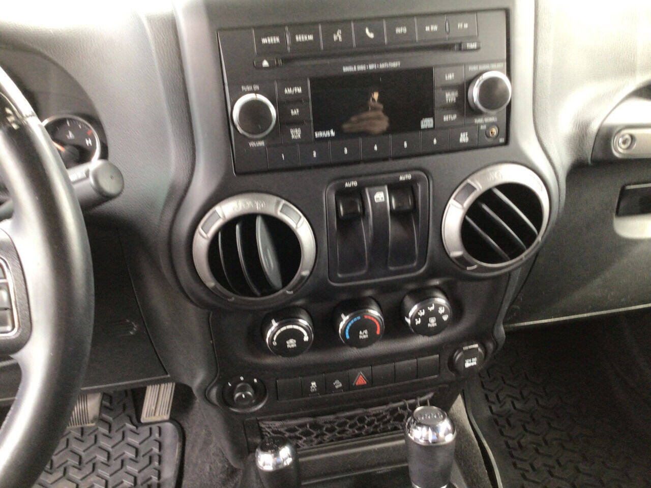 Used 2015 Jeep Wrangler Sport w/ Quick Order Package 24S AWD/4WD image 14