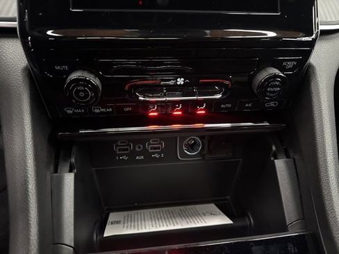 New 2025 Jeep Grand Cherokee L Laredo image 12