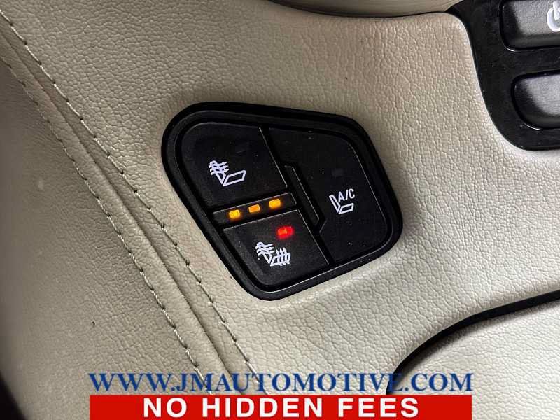 Used 2015 GMC Yukon Denali w/ Touring Package AWD/4WD image 38