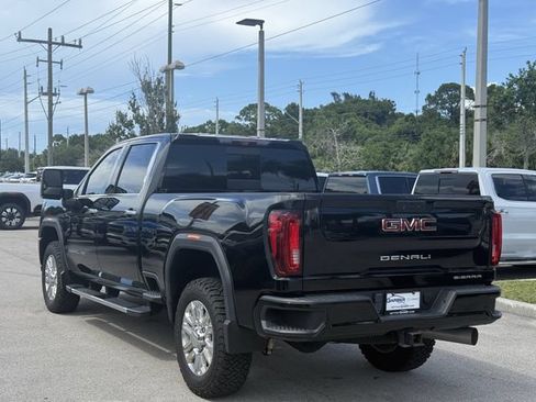 Used 2022 GMC Sierra 3500 Denali w/ Denali Ultimate Package AWD/4WD image 2