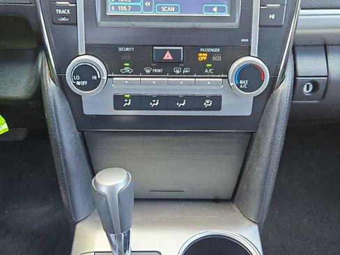 Used 2013 Toyota Camry SE FWD image 18
