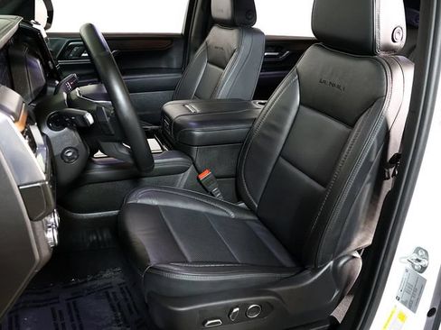 Used 2025 GMC Yukon XL Denali AWD/4WD image 4