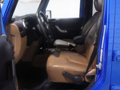 Used 2016 Jeep Wrangler Unlimited Sahara w/ Connectivity Group AWD/4WD image 8