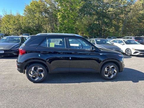 New 2025 Hyundai Venue SEL image 2