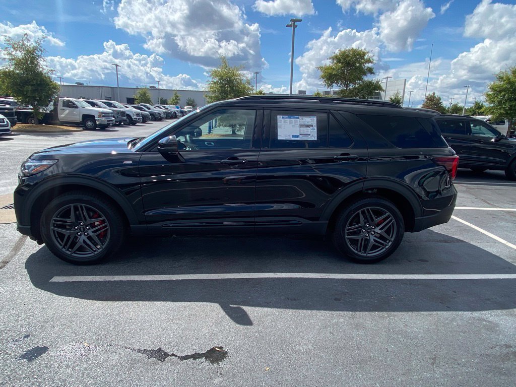 New 2026 Ford Explorer ST-Line w/ ST-Line Street Pack AWD/4WD image 4