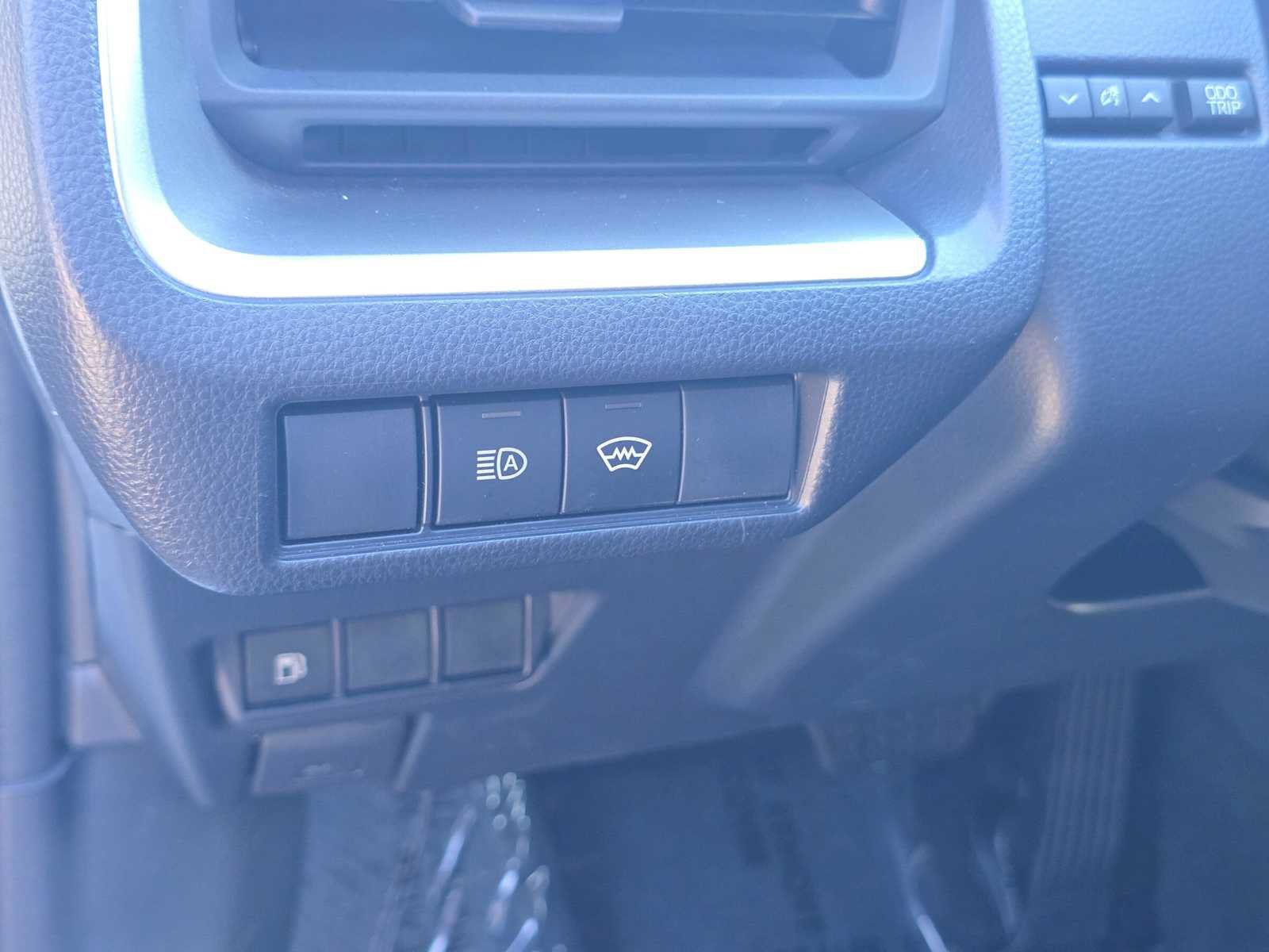 Certified 2025 Toyota Prius LE FWD image 24