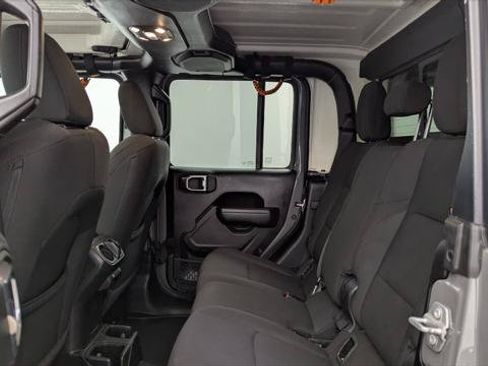 Used 2023 Jeep Gladiator Sport AWD/4WD image 17