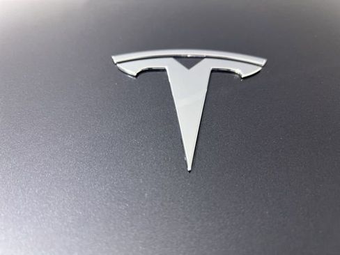 Used 2024 Tesla Model Y 2WD image 30