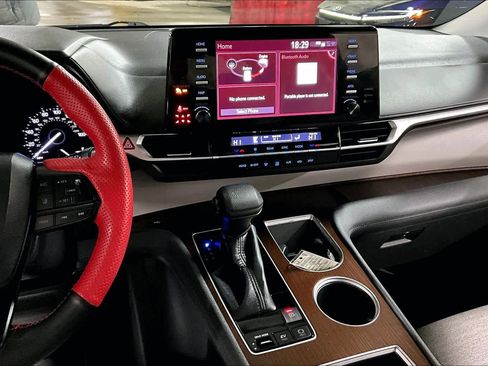 Certified 2022 Toyota Sienna LE image 6