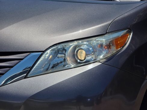 Used 2016 Toyota Sienna LE FWD image 6