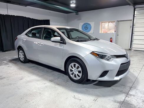 Used 2014 Toyota Corolla CE image 2
