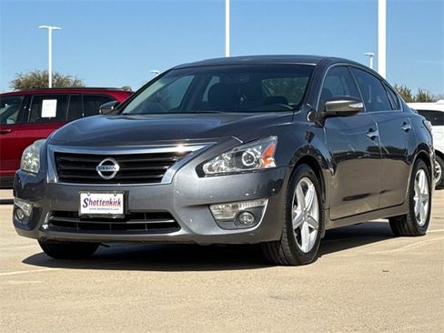 Used 2015 Nissan Altima 2.5 SV w/ Convenience Package image 3