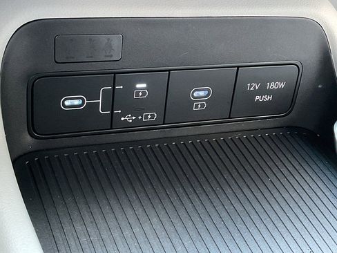 Used 2025 Hyundai Kona SEL image 33