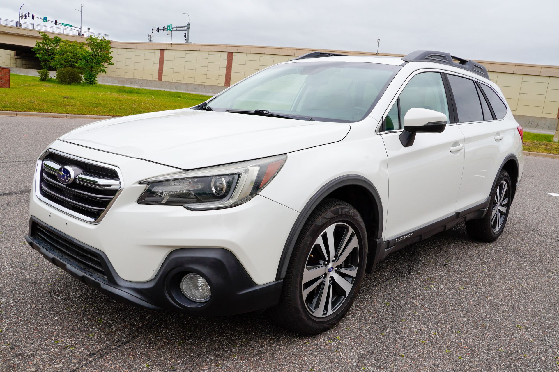 Used 2018 Subaru Outback 3.6R Limited AWD/4WD image 8