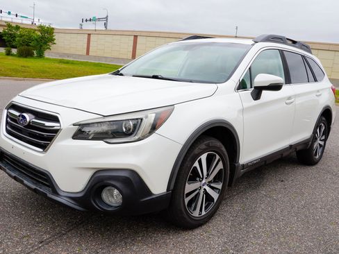 Used 2018 Subaru Outback 3.6R Limited AWD/4WD image 8