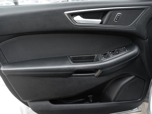 Used 2018 Ford Edge SE image 17