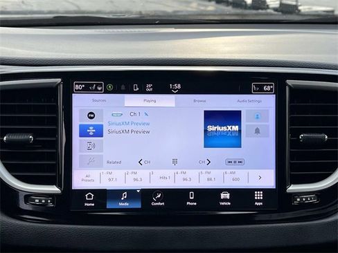 Used 2023 Chrysler Pacifica Touring-L image 14