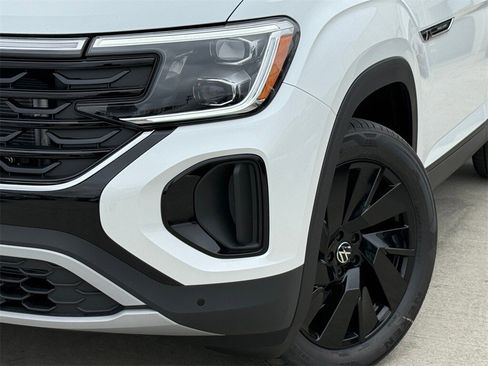 New 2026 Volkswagen Atlas Cross Sport SE image 2