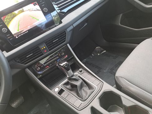 Certified 2026 Volkswagen Jetta SE FWD image 25