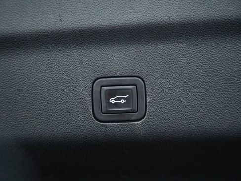 Used 2024 Chevrolet Tahoe Z71 w/ Luxury Package AWD/4WD image 12