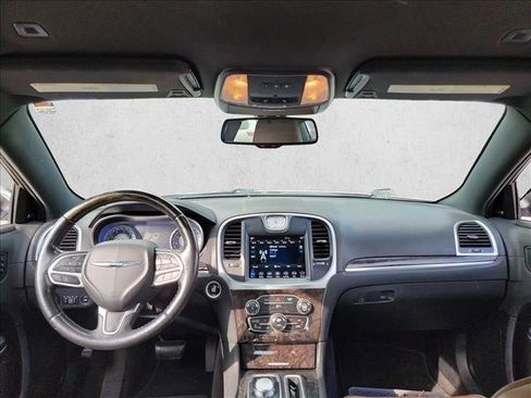Used 2018 Chrysler 300 Limited RWD image 15