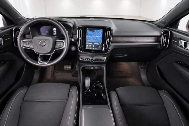 Used 2023 Volvo XC40 Recharge Ultimate w/ Protection Package Premier AWD/4WD image 9