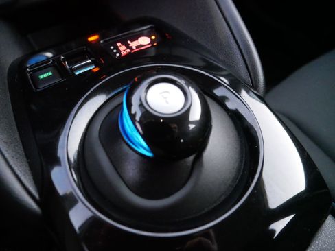 Certified 2024 Nissan Leaf SV Plus image 24