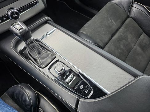 Used 2019 Volvo XC90 T6 R-Design w/ Protection Package image 19