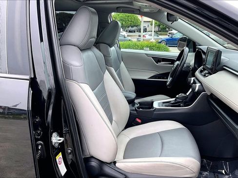 Used 2019 Toyota RAV4 XLE Premium w/ All Weather Liner Package image 29