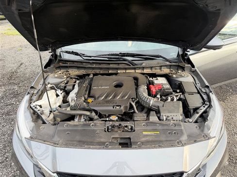 Used 2020 Nissan Altima 2.0 Platinum FWD image 11