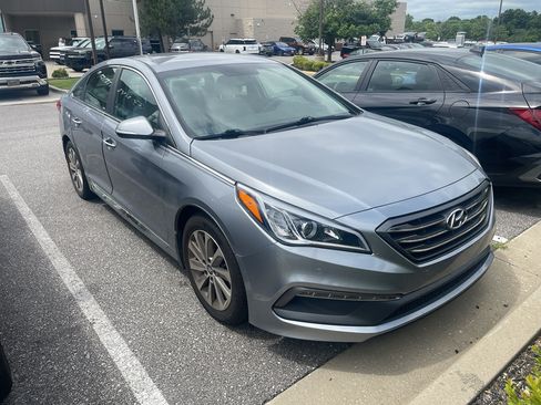 Used 2015 Hyundai Sonata Sport w/ Option Group 03 FWD image 2