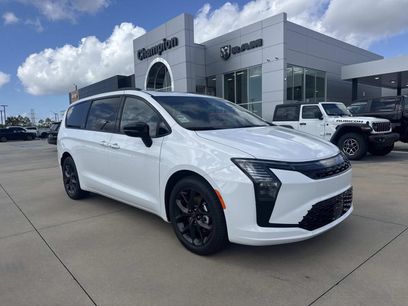 New 2027 Chrysler Pacifica Limited w/ S Appearance Package