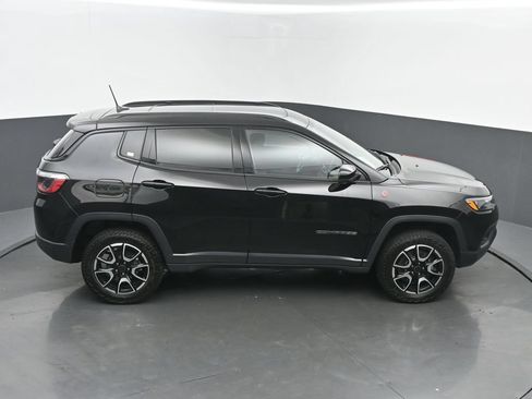 Used 2025 Jeep Compass Trailhawk w/ Sun & Sound Group AWD/4WD image 43